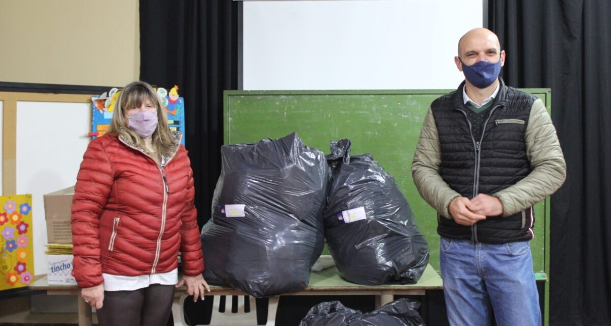 Los Molinos Abriga reunió unas 320 prendas para quienes más necesitan